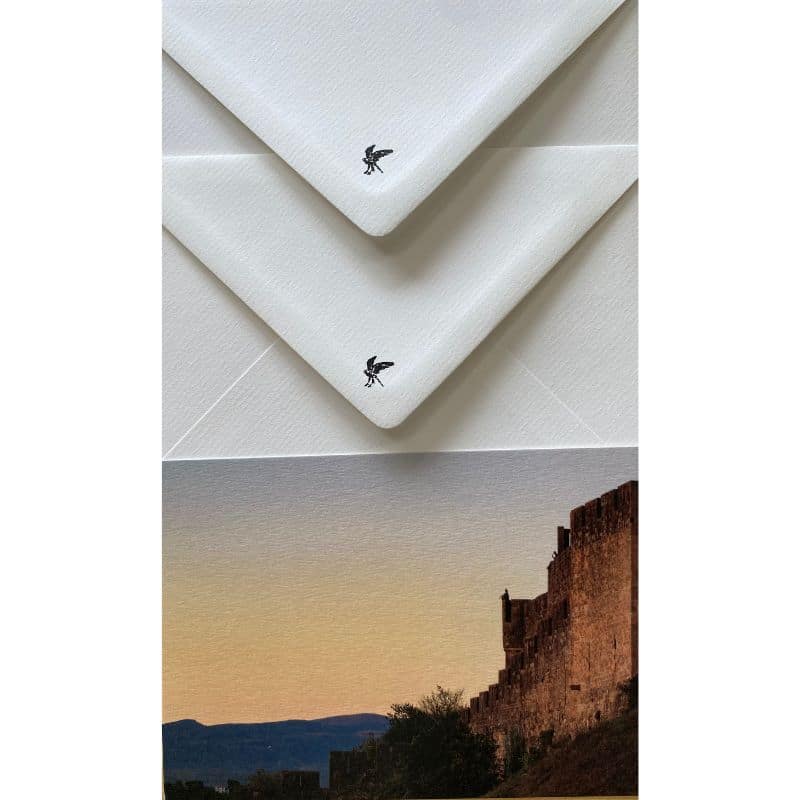 Exemple d'une carte postale et deux enveloppes